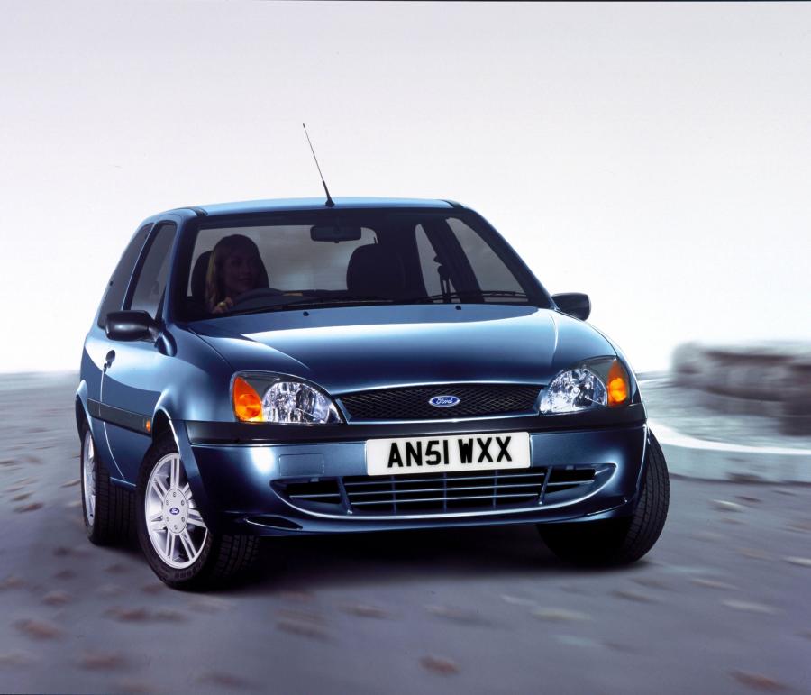  Ford Fiesta 2000 года  (фото 7 из 40)